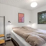 Sheyla - 70m From The Sea By Interhome Semesterbostad *